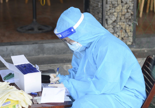 Cao Bằng thực hiện test nhanh COVID-19 tại chốt kiểm soát dịch ảnh 1