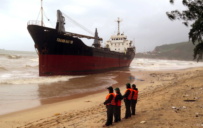 Ảnh hưởng bão số 12: Đã có 20 người chết và 17 người mất tích ảnh 2