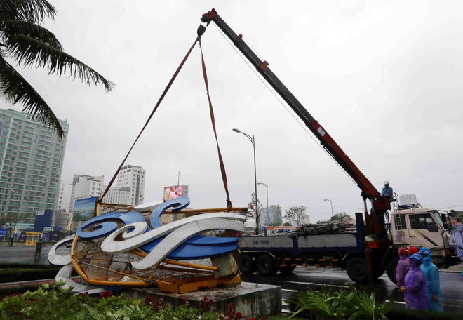 Đà Nẵng khẩn trương khắc phục hậu quả mưa bão, sẵn sàng cho APEC 2017 ảnh 1