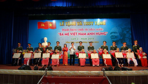 Đồng Tháp trao tặng, truy tặng 336 Bà mẹ Việt Nam Anh hùng ảnh 1