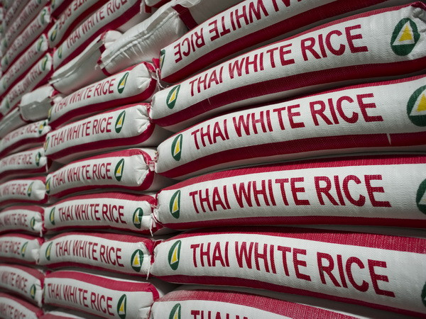 Gạo Thái Lan tại nhà máy ở Bangkok. (Ảnh: AFP/TTXVN) Thái Lan tiếp tục đấu giá 1,1 triệu tấn gạo dự trữ với giá cao ảnh 1