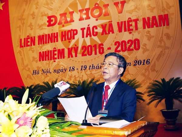 Ông Võ Kim Cự, Chủ tịch Liên minh Hợp tác xã Việt Nam phát biểu khai mạc Đại hội. (Ảnh: Nguyễn Dân/TTXVN Phát huy vai trò nòng cốt để khu vực kinh tế hợp tác phát triển ảnh 2