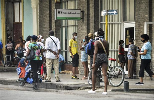 Người dân tại La Habana, Cuba. (Ảnh: AFP/ TTXVN) Cuba siết hạn chế nhập cảnh, số ca mắc tại Canada vượt quá 800.000 ảnh 1