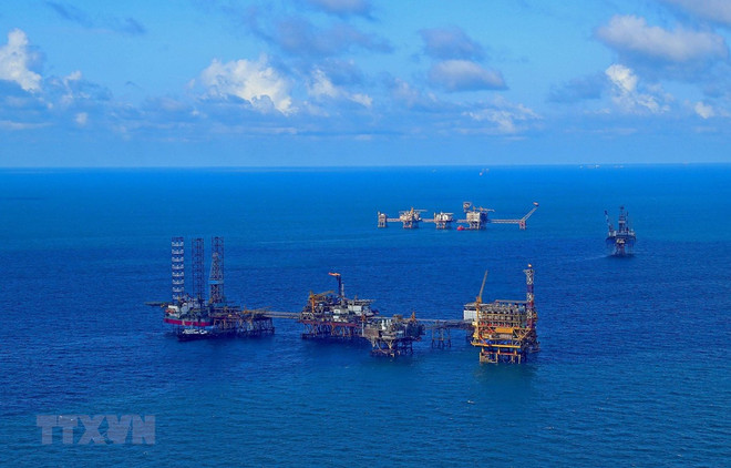Giàn khoan của Liên doanh Vietsovpetro tại mỏ Bạch Hổ (thuộc PVN). (Ảnh: Huy Hùng/TTXVN) Xây dựng và phát triển tiềm lực khoa học-công nghệ biển ảnh 1