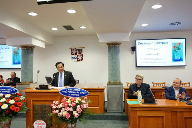 Đại từ điển Séc-Việt nhận Giải thưởng Văn học 2019 của Hội Nhà văn Séc ảnh 1