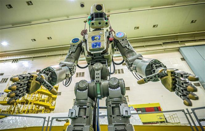 Robot Skybot F-850 (Fedor) của Nga được thử nghiệm tại sân bay vũ trụ Baikonur, Kazakhstan. (Ảnh: AFP/TTXVN) Nga lần đầu tiên phóng robot mang hình người lên ISS ảnh 2
