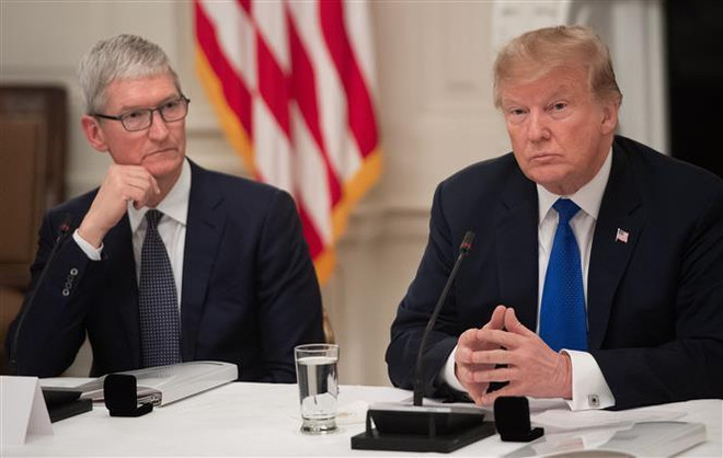 Tổng thống Trump sẽ hỗ trợ Apple trong cuộc đua với Samsung ảnh 1