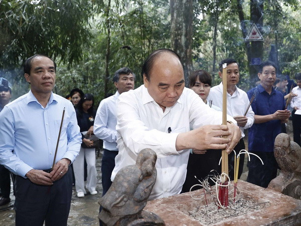 Chủ tịch nước dâng hương tại Khu di tích Quốc gia đặc biệt Tân Trào ảnh 1
