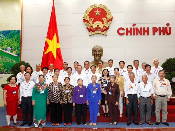 Phó Thủ tướng Trương Hòa Bình tiếp đoàn đại biểu người có công ảnh 1