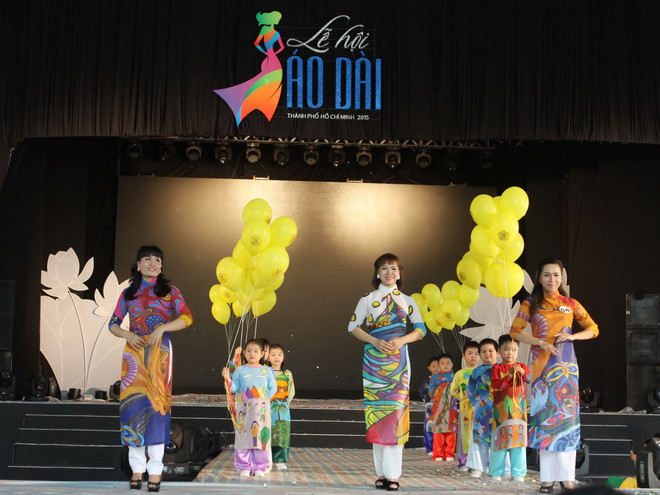 Lễ hội Áo dài tôn vinh giá trị bản sắc văn hóa truyền thống ảnh 1