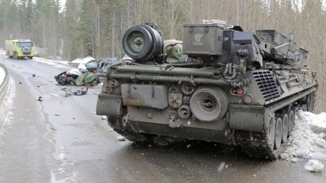 Xe bọc thép NATO khiến dân thường bỏ mạng trong lúc tập trận ảnh 1