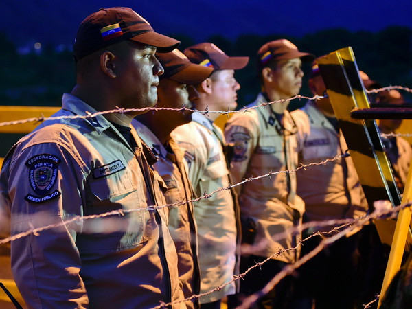 Tổng thống Colombia triệu hồi Đại sứ tại Venezuela về nước ảnh 1