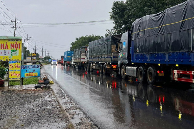 Bình Phước: Xe tải đâm xe khách làm nhiều người bị thương ảnh 1