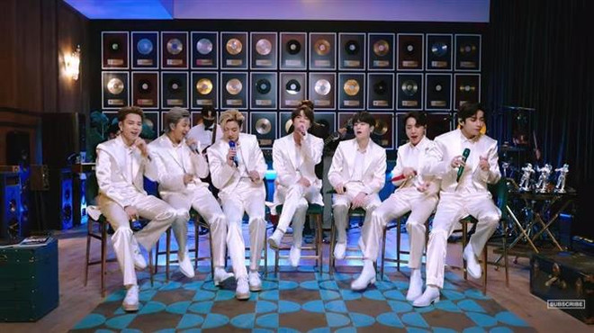 Nhóm nhạc BTS của Hàn Quốc. (Ảnh: Yonhap/TTXVN) BTS gây ấn tượng với danh hiệu Nghệ sỹ thu âm toàn cầu năm 2020 ảnh 1
