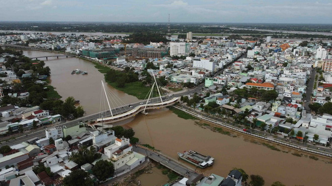 An Giang: Dừng huy động 400 người thử tải cầu bộ hành Nguyễn Thái Học ảnh 1