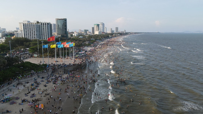 Vũng Tàu thành lập 15 điểm giám sát y tế tại các bãi biển ảnh 1