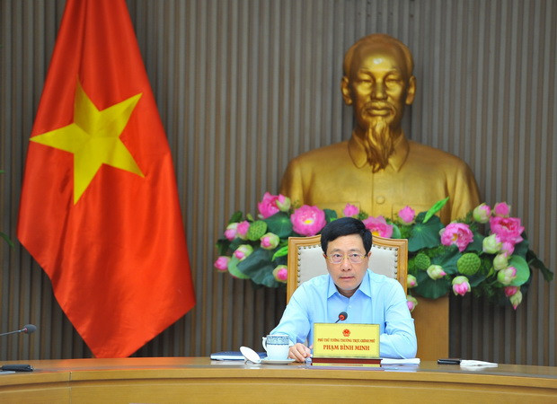 Phó Thủ tướng Thường trực Phạm Bình Minh chủ trì cuộc họp. (Ảnh: Minh Đức/TTXVN) Hoàn thành sớm công trình ở các địa phương ít chịu ảnh hưởng của dịch ảnh 1