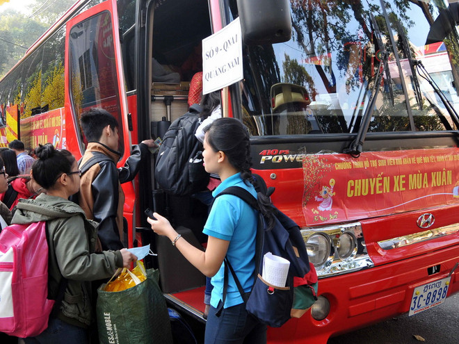 “Chuyến xe mùa Xuân” mang Tết đến với sinh viên hoàn cảnh khó khăn ảnh 1