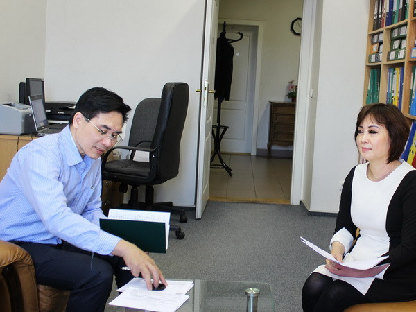 Người Việt ở Séc bớt nỗi lo về đăng ký giữ quốc tịch ảnh 2