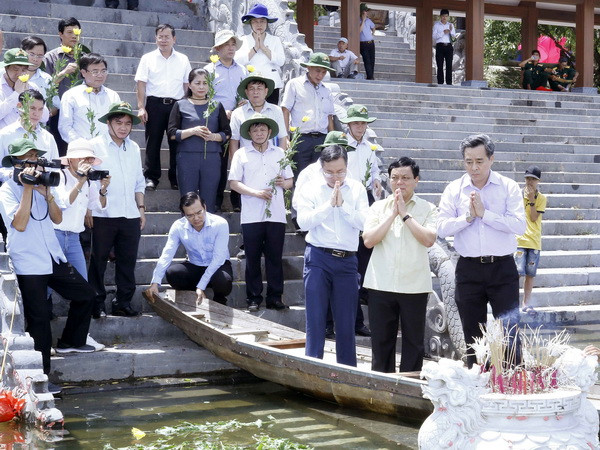 Xúc động Lễ tưởng niệm các anh hùng liệt sỹ tại Thành cổ Quảng Trị ảnh 2