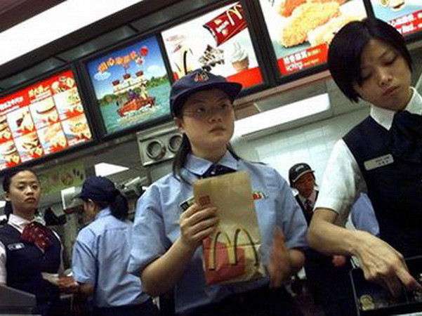 McDonald's lo ngại kinh doanh ảm đạm sau bê bối thịt bẩn ảnh 1