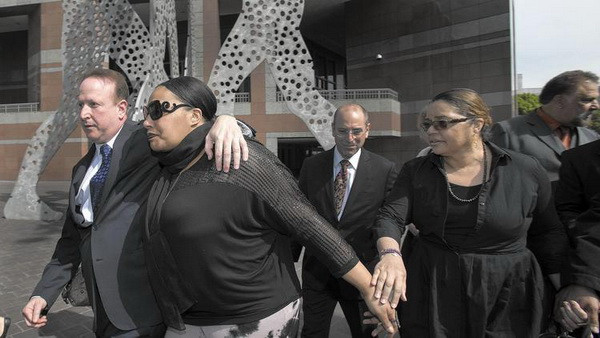 Ca khúc ăn khách nhất năm 2013 bị quy kết là "đạo nhạc" ảnh 1