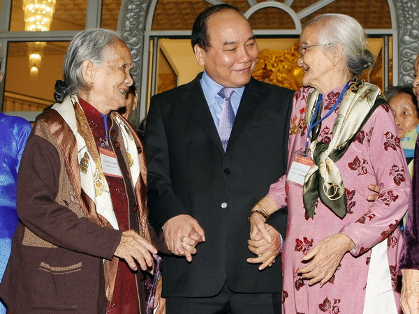 Phó Thủ tướng tiếp các mẹ Việt Nam Anh hùng tỉnh Bến Tre ảnh 1