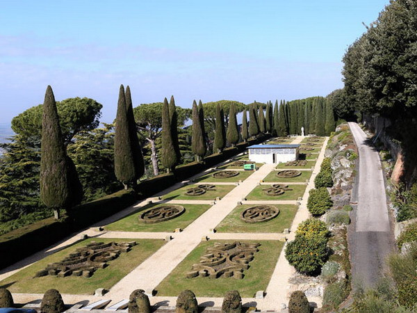 Giáo hoàng cho mở cửa lâu đài nổi tiếng Gandolfo ảnh 1