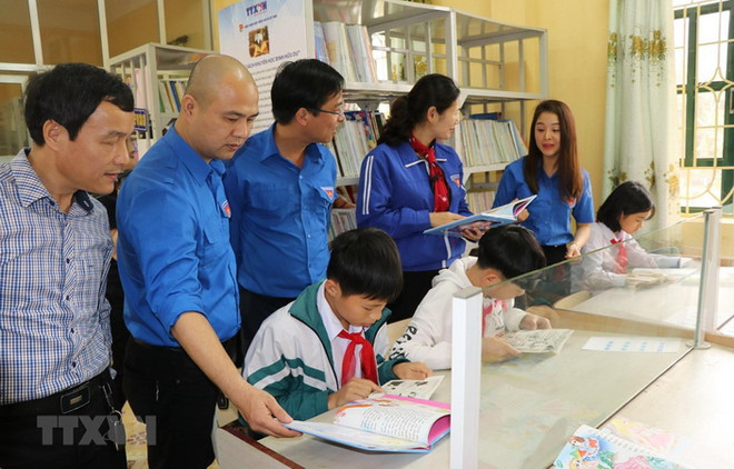 Gia Lai: Trao tặng Tủ sách Đinh Hữu Dư cho các điểm trường khó khăn ảnh 2