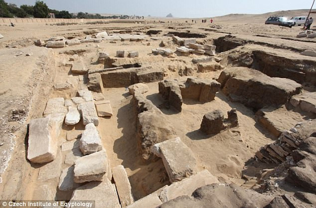 Phát lộ dấu tích đền thờ có niên đại 3.200 năm tại Ai Cập ảnh 1