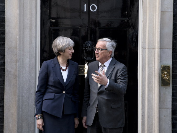 Thủ tướng Anh và chủ tịch EC nhất trí thúc đẩy đàm phán Brexit ảnh 1