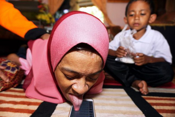 Dùng lưỡi điều khiển điện thoại để quảng bá cho công việc kinh doanh ảnh 1