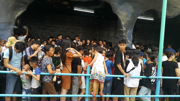 Nhiều điểm vui chơi, giải trí tại Hà Nội quá tải dịp nghỉ lễ 2/9 ảnh 1