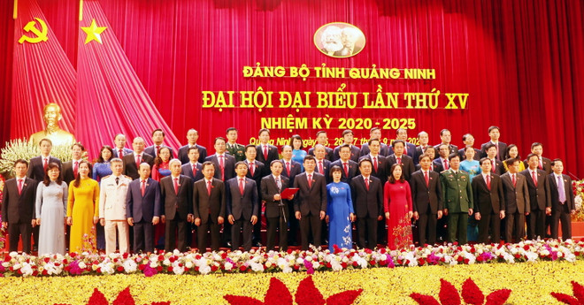 Lễ ra mắt Ban chấp hành Đảng bộ tỉnh Quảng Ninh lần thứ XV, nhiệm kỳ 2020-2025. (Ảnh: Văn Đức/TTXVN) Nghị quyết Đại hội Đảng bộ nhiệm kỳ mới là khát vọng người Quảng Ninh ảnh 1