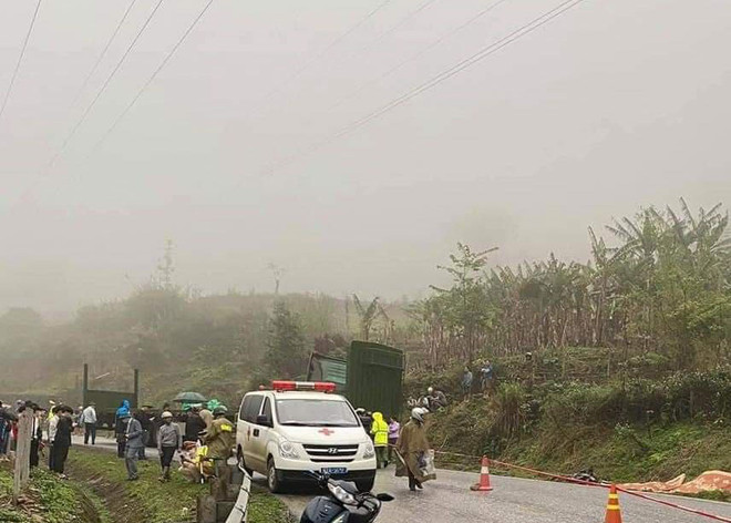 Bắc Kạn: Xe môtô va chạm với hai xe đầu kéo khiến hai người tử vong ảnh 1