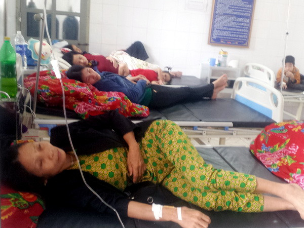 Hơn 80 người phải nhập viện sau khi ăn cỗ cưới ở Hà Giang ảnh 1