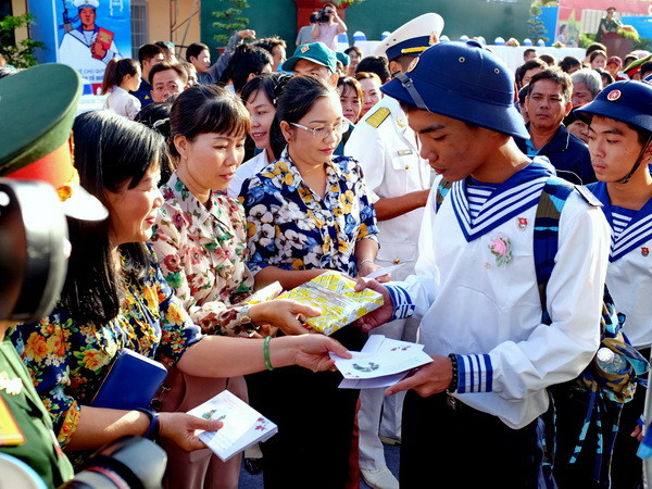 Tưng bừng ngày hội tòng quân tại các địa phương ​ở Quân khu 7 ảnh 7