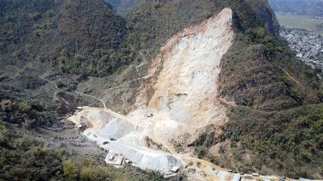 Sơn La: Khói bụi dầy đặc bao phủ khu dân cư sau nổ mìn khai thác đá ảnh 2