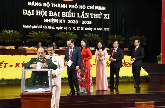 Đảng bộ Thành phố Hồ Chí Minh quyên góp ủng hộ đồng bào miền Trung ảnh 2