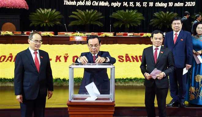 Đảng bộ Thành phố Hồ Chí Minh quyên góp ủng hộ đồng bào miền Trung ảnh 1