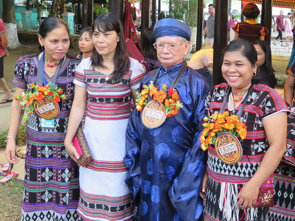 Nghệ nhân thêu truyền thống Huế làm áo Kimono xuất sang Nhật ảnh 1
