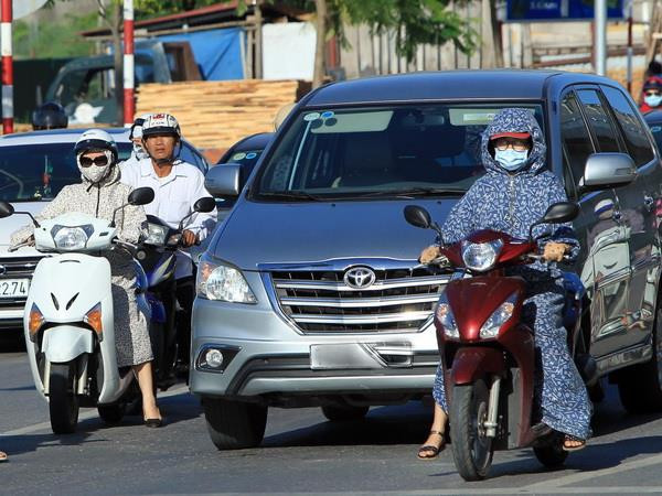 Thị trường các sản phẩm chống nắng nóng trở nên rất sôi động ảnh 2