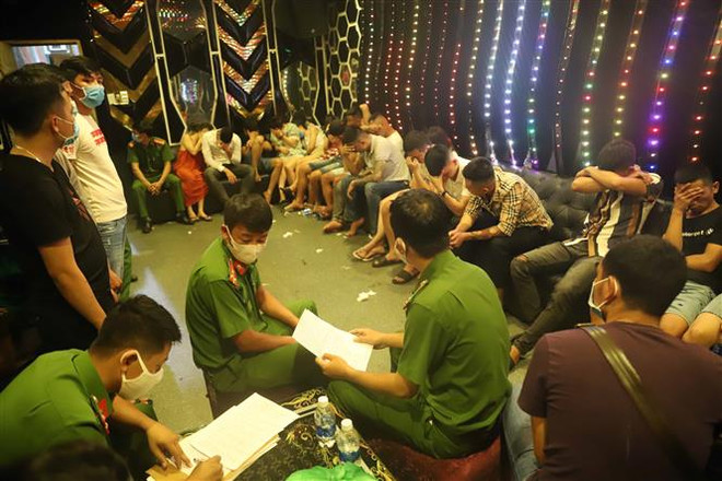 Đắk Nông: Bắt nhóm thanh niên tụ tập sử dụng ma túy tại quán karaoke ảnh 1