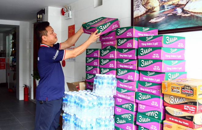 ttxvn_quang binh ung ho vung lu.jpg