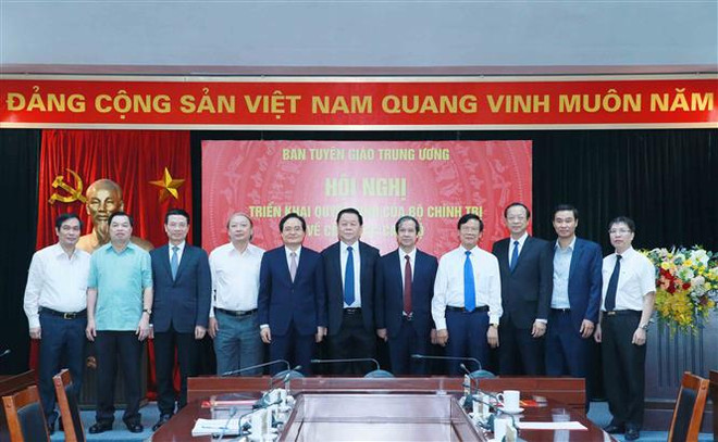 Ông Phùng Xuân Nhạ giữ chức vụ Phó Trưởng Ban Tuyên giáo Trung ương ảnh 3