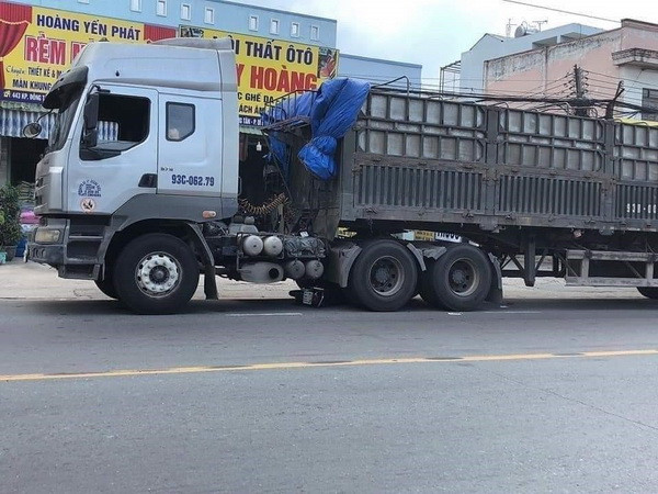 Bình Dương: Xe đầu kéo gây tai nạn, hai vợ chồng tử vong tại chỗ ảnh 1