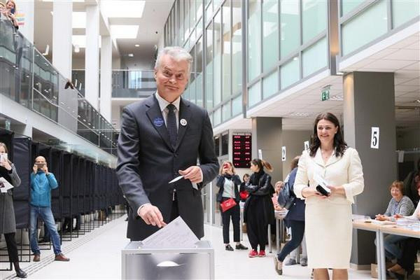 Nhà kinh tế Gitanas Nauseda chính thức đắc cử tổng thống Litva ảnh 1