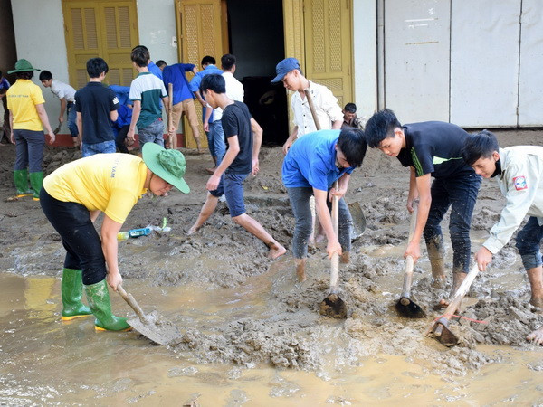 Yên Bái: Thị xã Nghĩa Lộ ra quân làm sạch môi trường sau mưa lũ ảnh 1