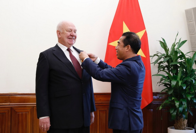 Trao Huân chương Hữu nghị tặng Đại sứ Liên bang Nga tại Việt Nam ảnh 1