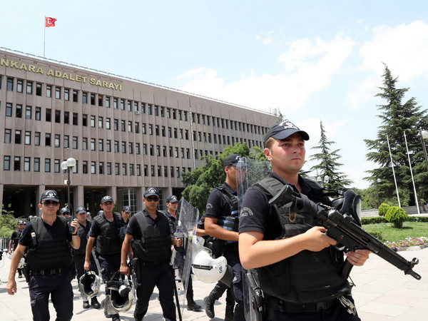 Thổ Nhĩ Kỳ bắt giữ hơn 1.000 người trong đợt truy quét khủng bố ảnh 1